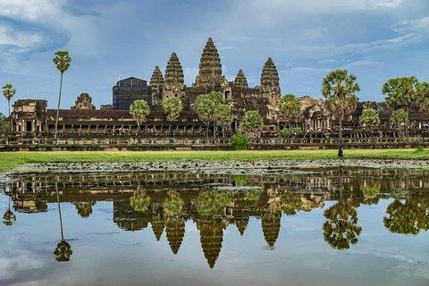 2-Day Private Angkor Wat, Floating Village & Countryside Tour