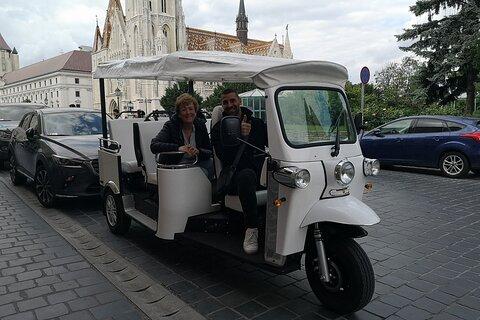 Private Sightseeing Tour using Electric Tuk Tuk Ride in Budapest