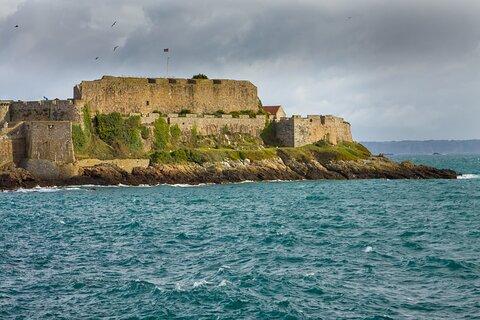 Private Walking Shore Tour: Historic Guernsey & St Peter Port